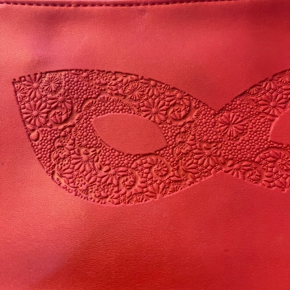 Ipsy Makeup Bag "Floral Embossed Mask" with Black Zipper and Black Interior - Picture 3 of 3